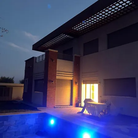 Akenza Hospitality Villa